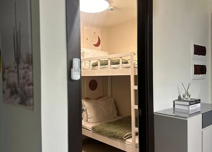 King Size 3-bedroom In Uptown Parksuites Bgc Apartment Manila