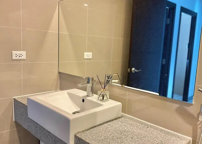 Apartment King Size 3-bedroom In Uptown Parksuites Bgc Manila